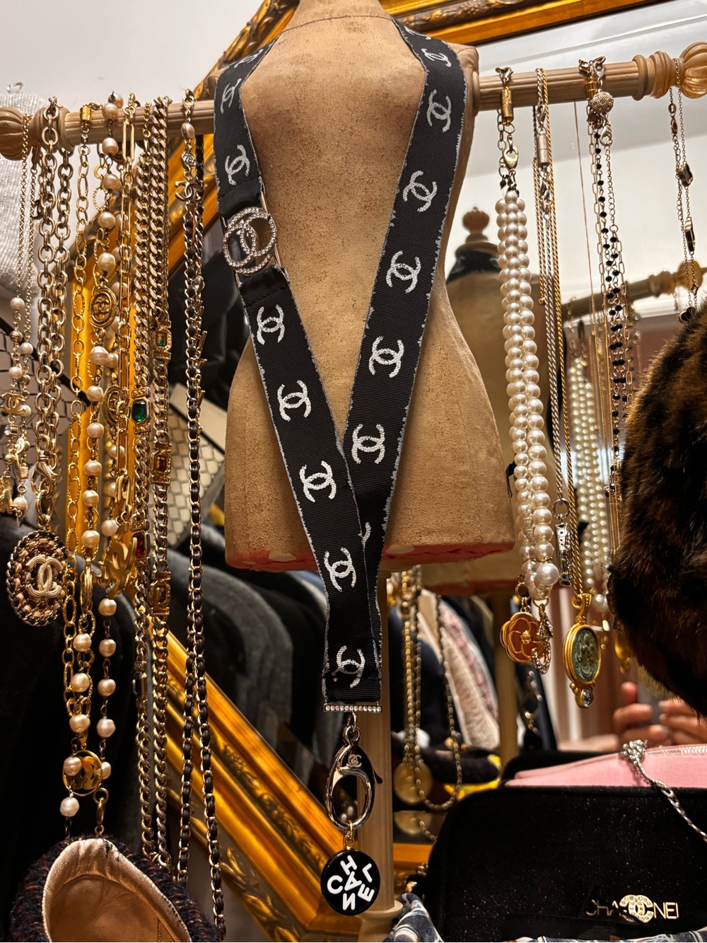 Sale 💥Vintage CHANEL Ribbon Lanyard